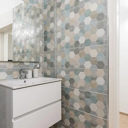 The Queen In By Wonderful Italy Bari