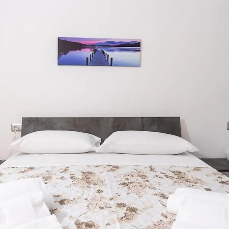 The Queen In By Wonderful Italy Bari